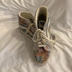 EUC Vans Sk8 Hi Tapestry Skate Shoes in Multi Snow White Floral